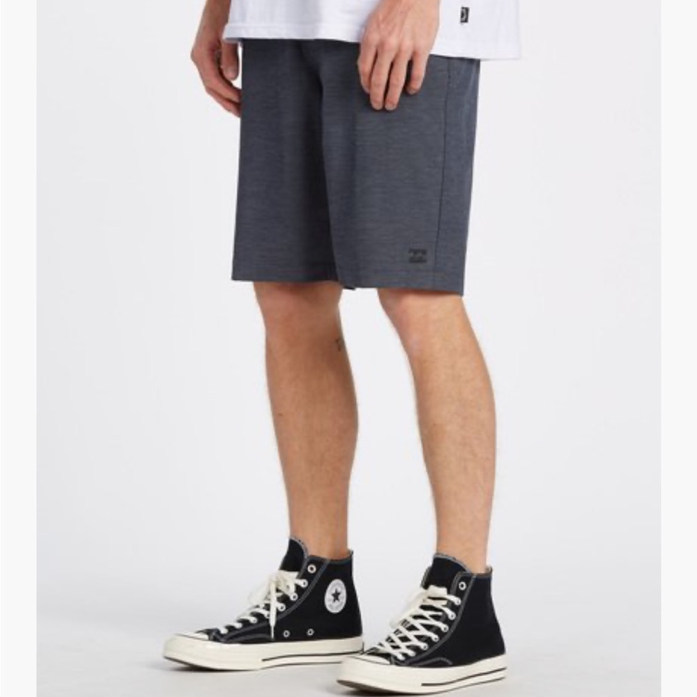 Billabong submersibles board shorts 32